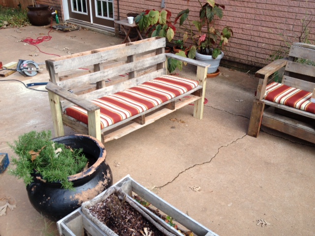 How To Make A Garden Bench From A Pallet